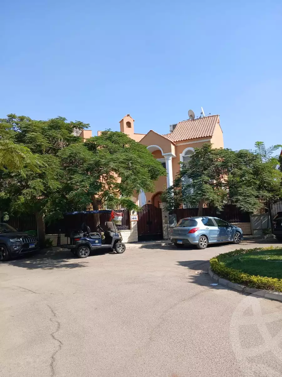https://aqarmap.com.eg/en/listing/5462943-for-sale-cairo-el-sheikh-zayed-city-compounds-hy-lnd