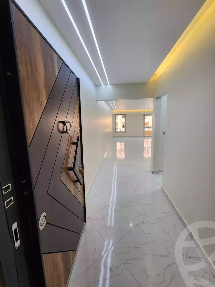 https://aqarmap.com.eg/en/listing/5463111-for-sale-cairo-el-sheikh-zayed-city-compounds-el-khamayel