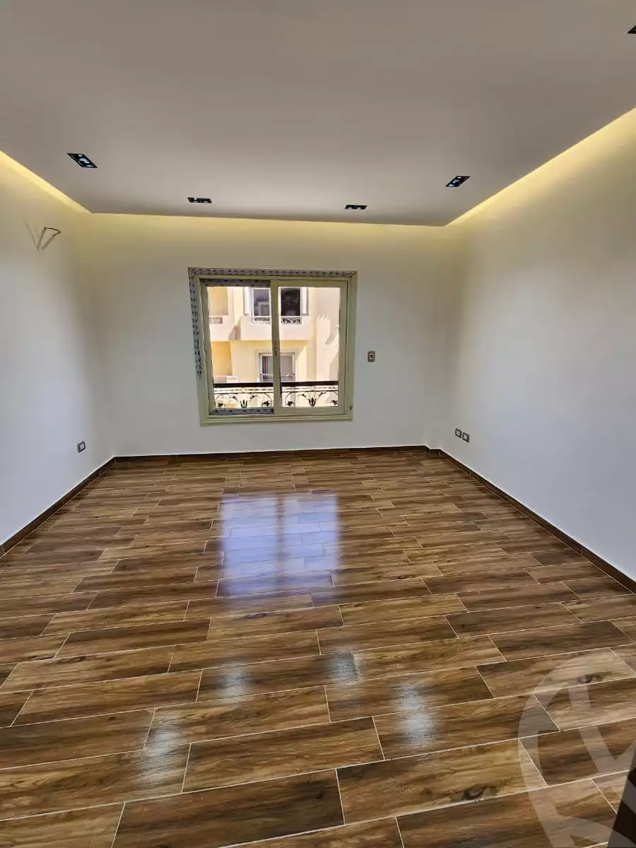 https://aqarmap.com.eg/en/listing/5463111-for-sale-cairo-el-sheikh-zayed-city-compounds-el-khamayel