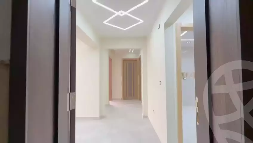 https://aqarmap.com.eg/en/listing/5463143-for-sale-cairo-el-sheikh-zayed-city-compounds-el-khamayel
