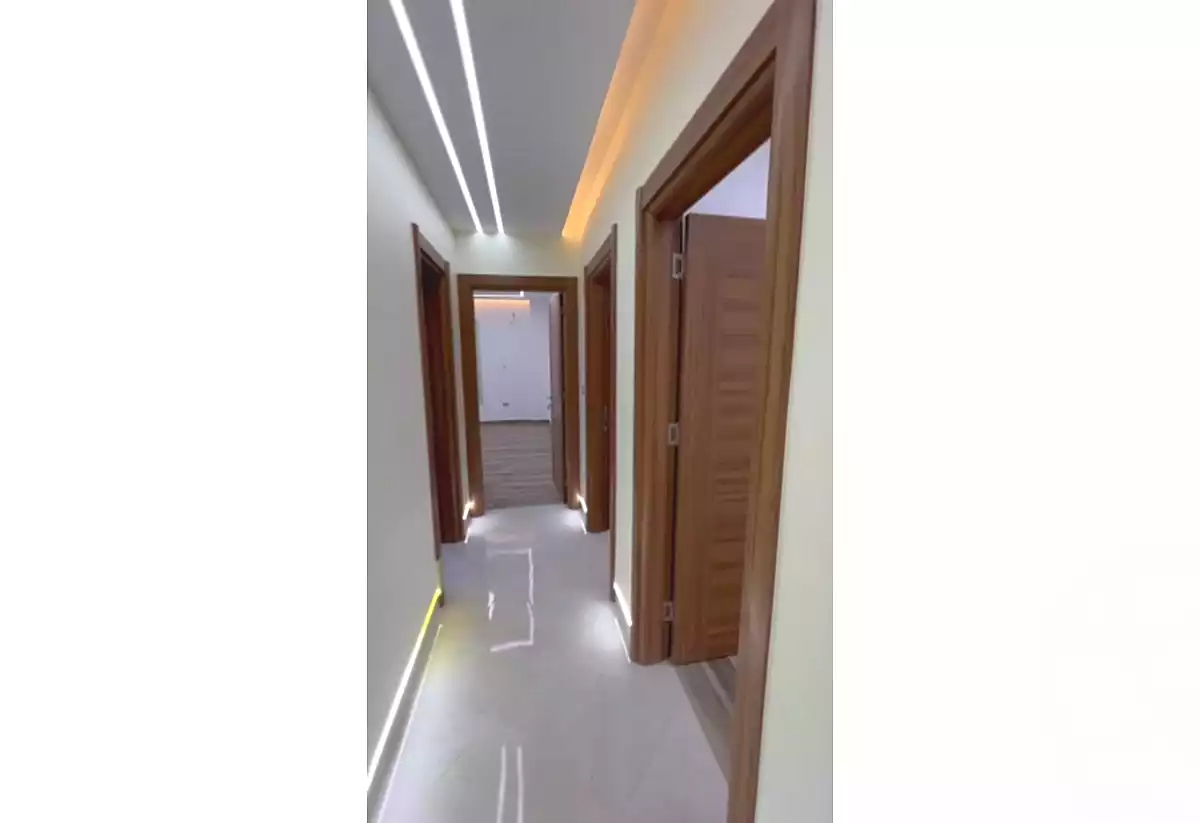 https://aqarmap.com.eg/ar/listing/5463173-for-sale-cairo-el-sheikh-zayed-city-compounds-el-khamayel