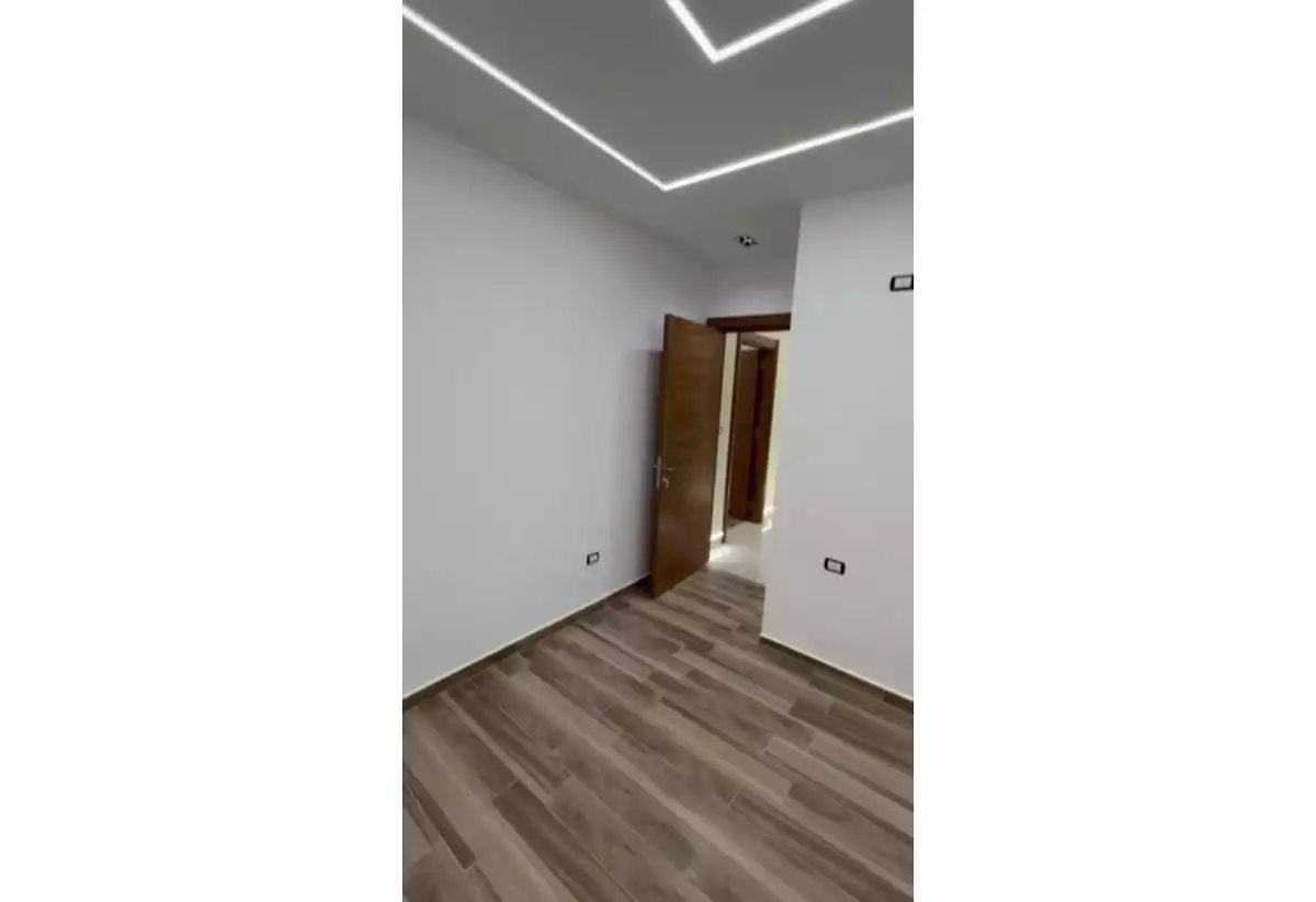 https://aqarmap.com.eg/en/listing/5463198-for-sale-cairo-el-sheikh-zayed-city-compounds-el-khamayel