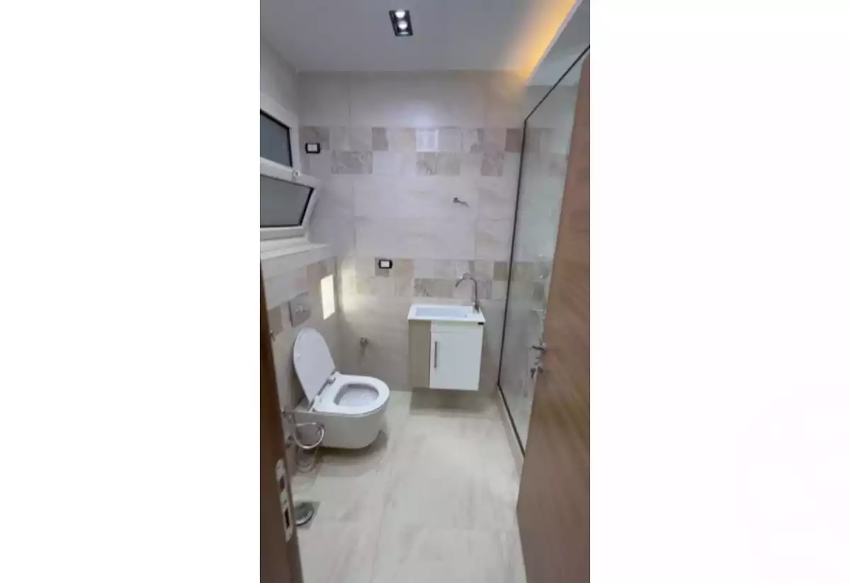 https://aqarmap.com.eg/en/listing/5463198-for-sale-cairo-el-sheikh-zayed-city-compounds-el-khamayel