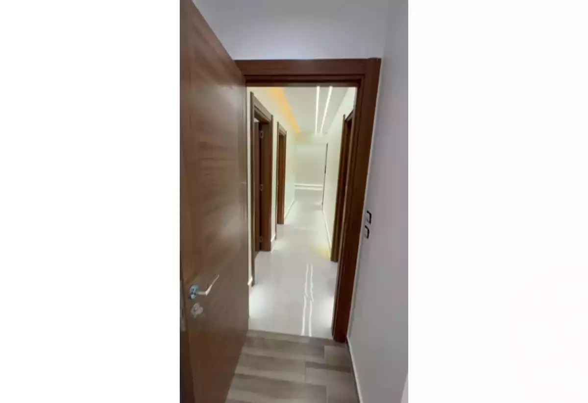 https://aqarmap.com.eg/en/listing/5463198-for-sale-cairo-el-sheikh-zayed-city-compounds-el-khamayel
