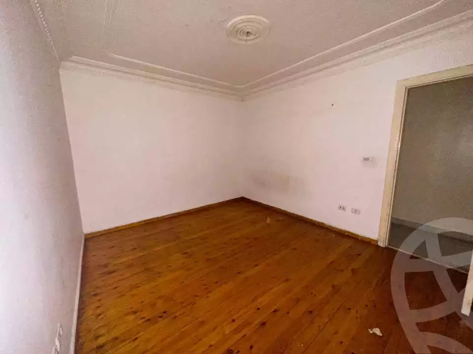 https://aqarmap.com.eg/en/listing/5466501-for-sale-alexandria-ganaklis-shr-mrtdy-bsh