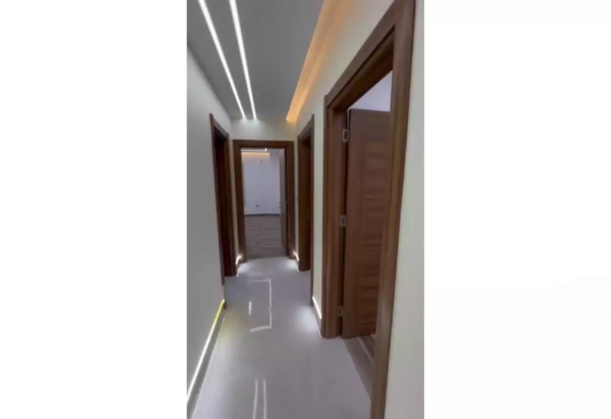 https://aqarmap.com.eg/en/listing/5469226-for-sale-cairo-el-sheikh-zayed-city-compounds-el-khamayel