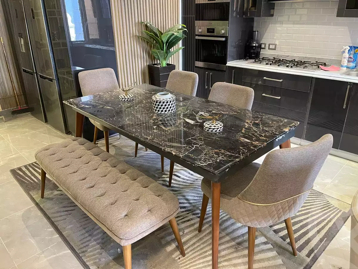 https://aqarmap.com.eg/ar/listing/5474692-for-sale-cairo-new-cairo-compounds-mountain-view-hyde-park
