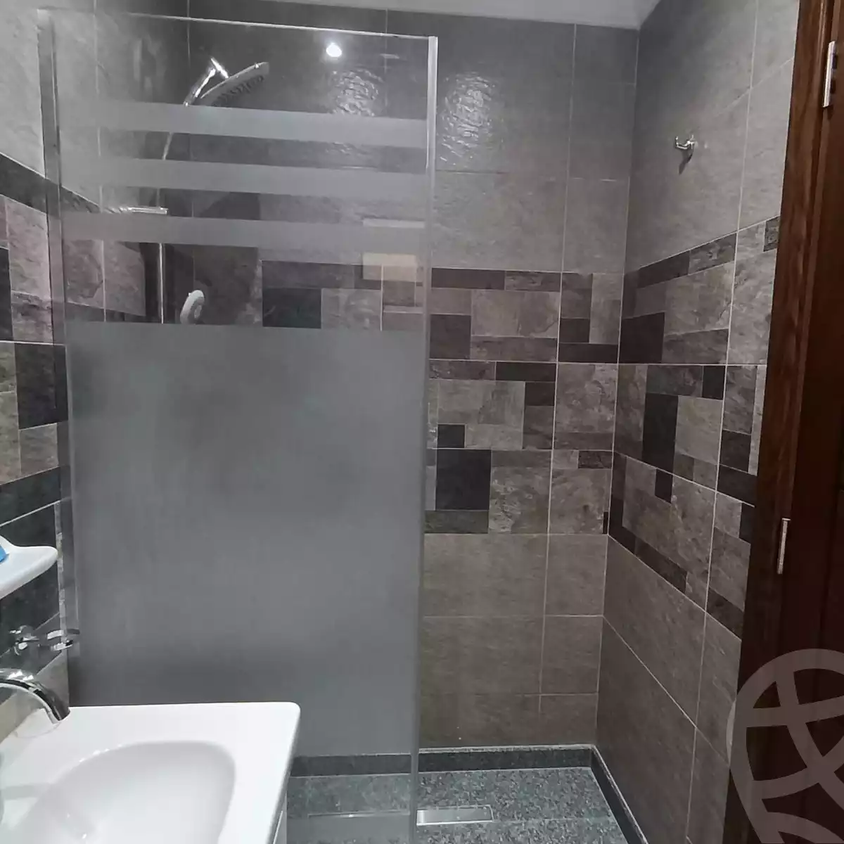 https://aqarmap.com.eg/en/listing/5466395-for-rent-cairo-new-cairo-compounds-rock-vera