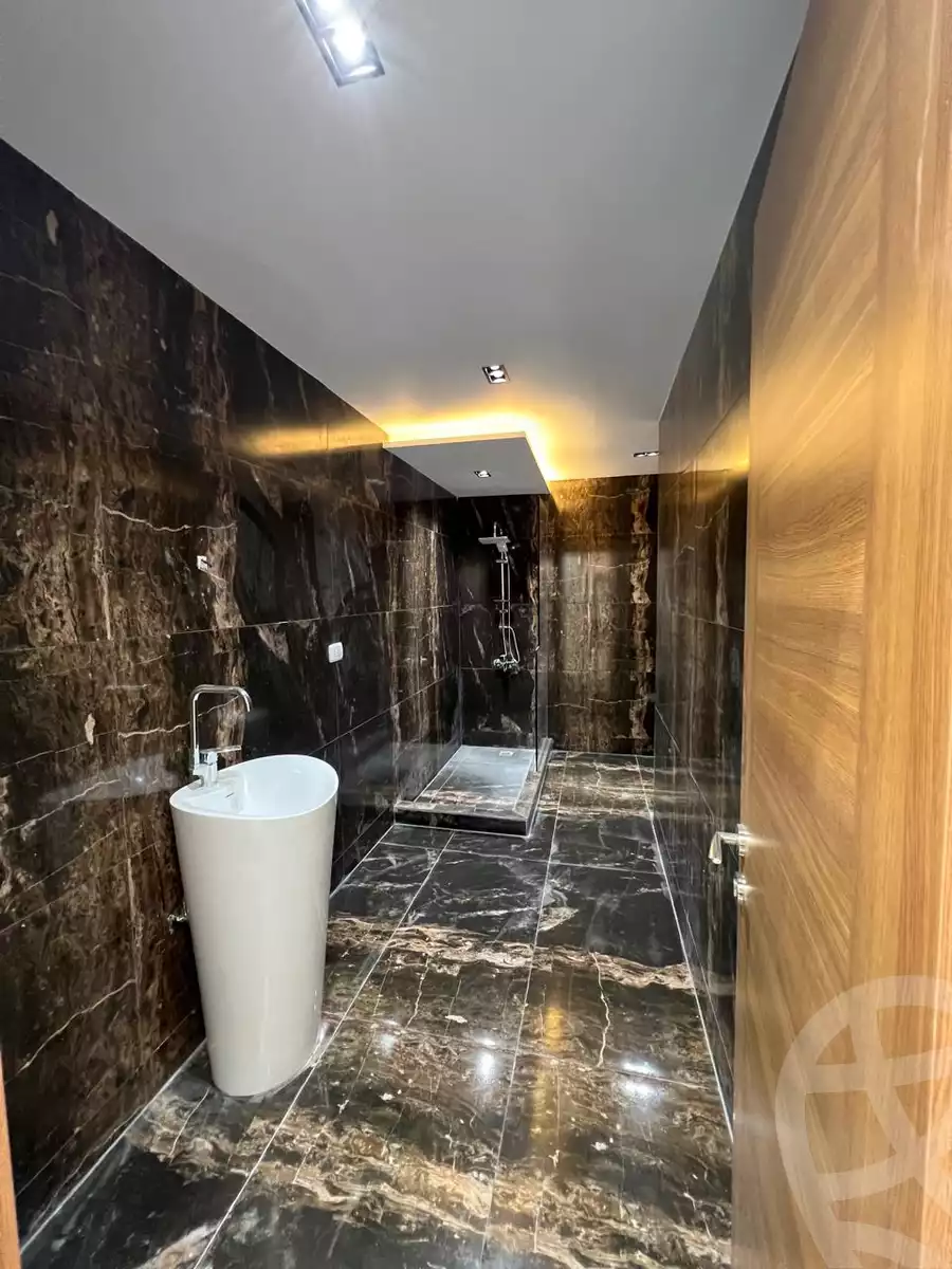 https://aqarmap.com.eg/en/listing/5484950-for-sale-cairo-el-sheikh-zayed-city-compounds-el-khamayel