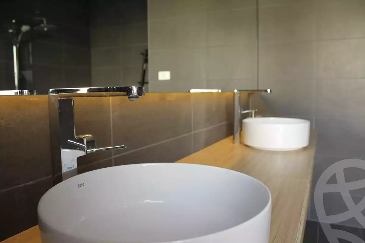 https://aqarmap.com.eg/en/listing/5516441-for-sale-cairo-el-sheikh-zayed-city-compounds-kmbwnd-wyst-twn-swdyk