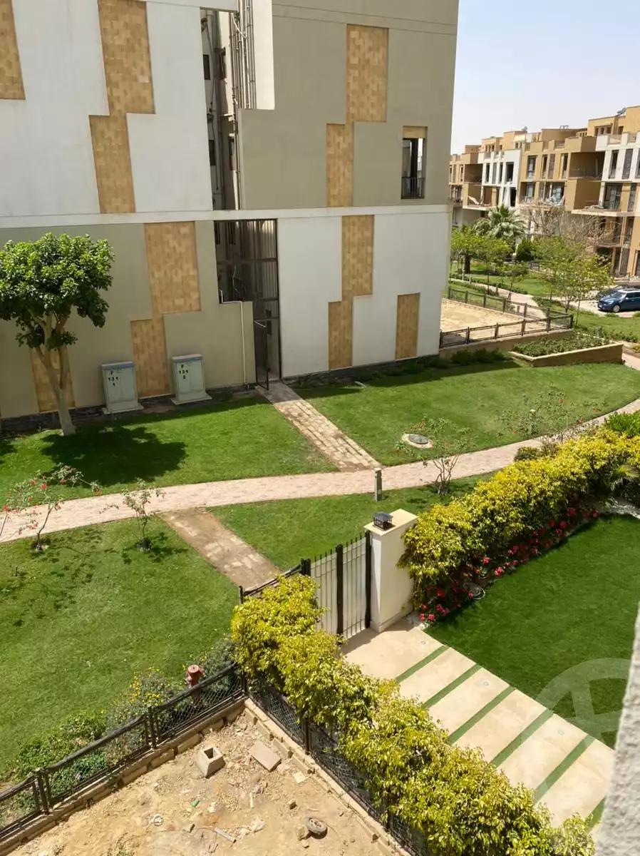 https://aqarmap.com.eg/en/listing/5534017-for-sale-cairo-el-sheikh-zayed-city-compounds-kmbwnd-wyst-twn-swdyk