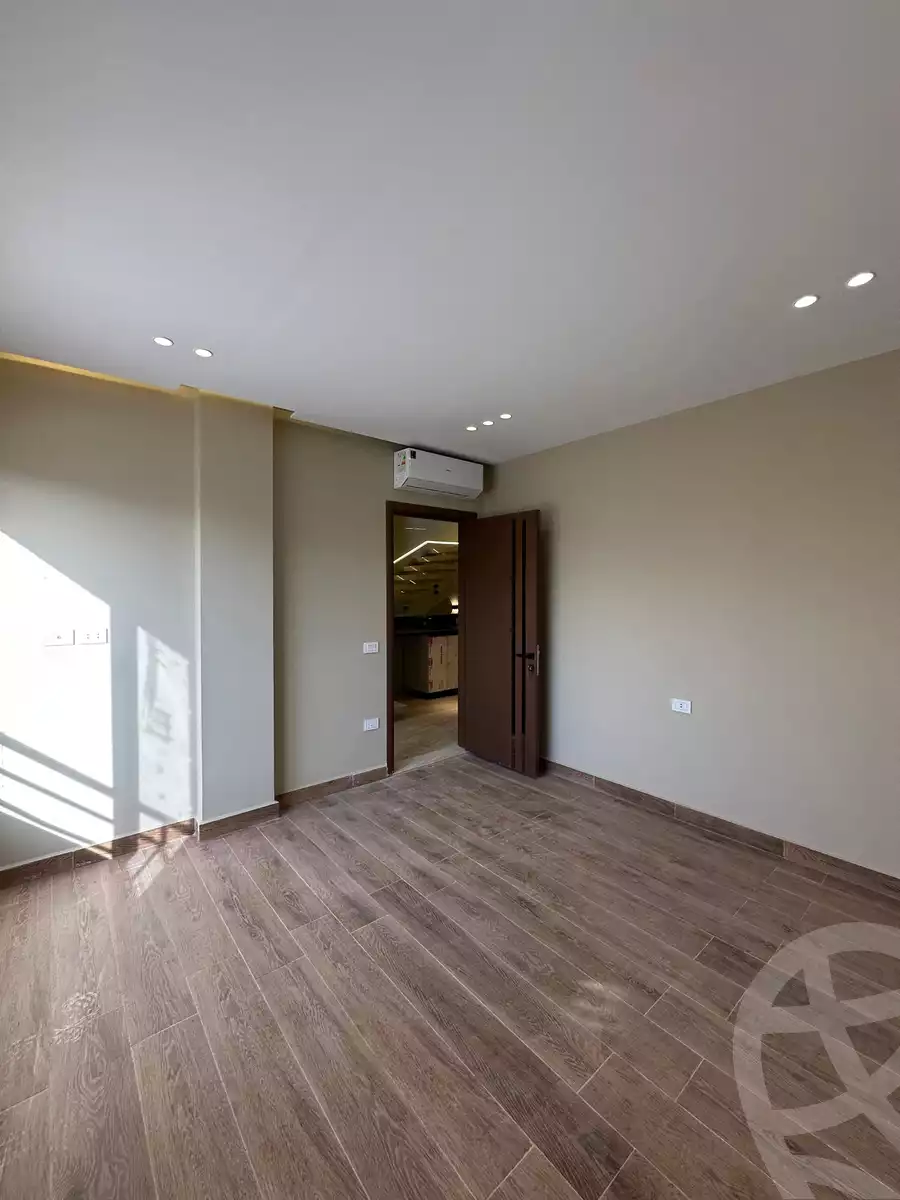 https://aqarmap.com.eg/ar/listing/5550573-for-rent-cairo-6th-of-october-compounds-the-crown