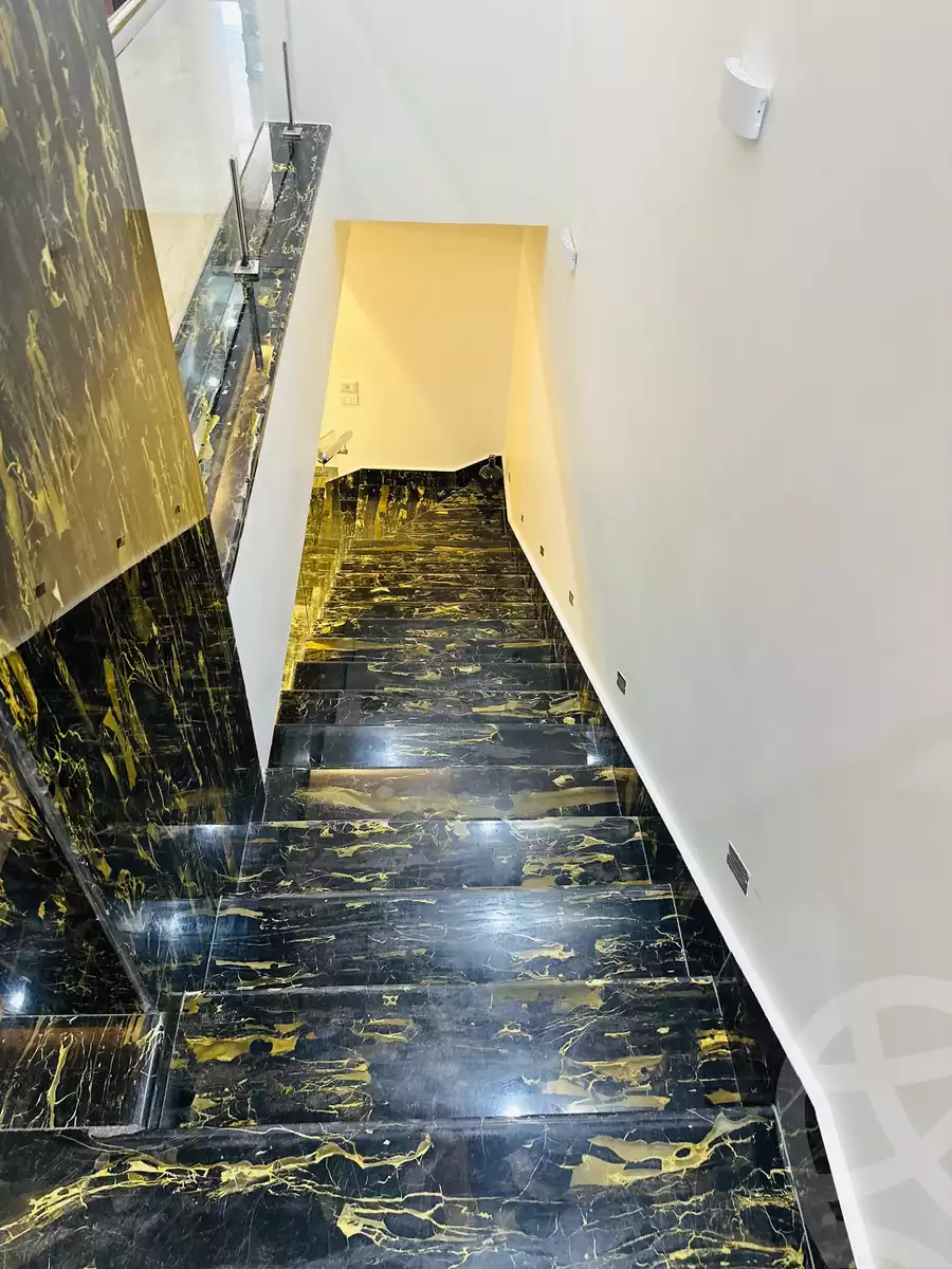 https://aqarmap.com.eg/en/listing/5569810-for-sale-cairo-new-cairo-compounds-mountain-view-hyde-park