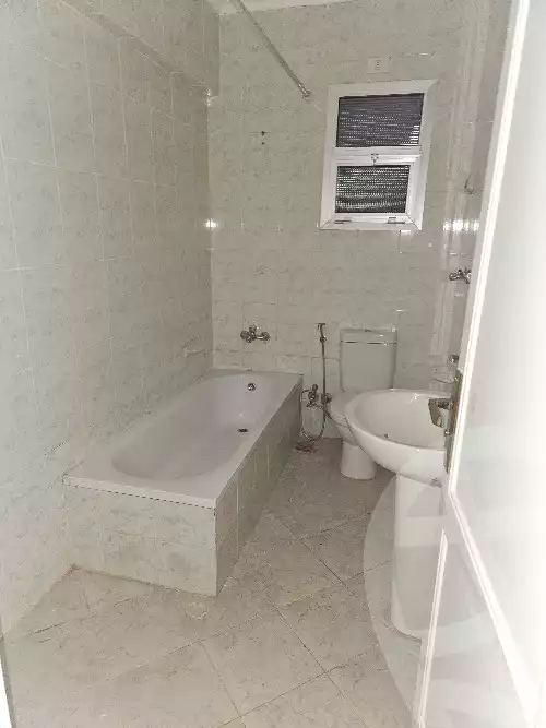 https://aqarmap.com.eg/en/listing/5599646-for-rent-cairo-new-cairo-lrhb-city-phase-2-saed-ibn-mouaaz-st