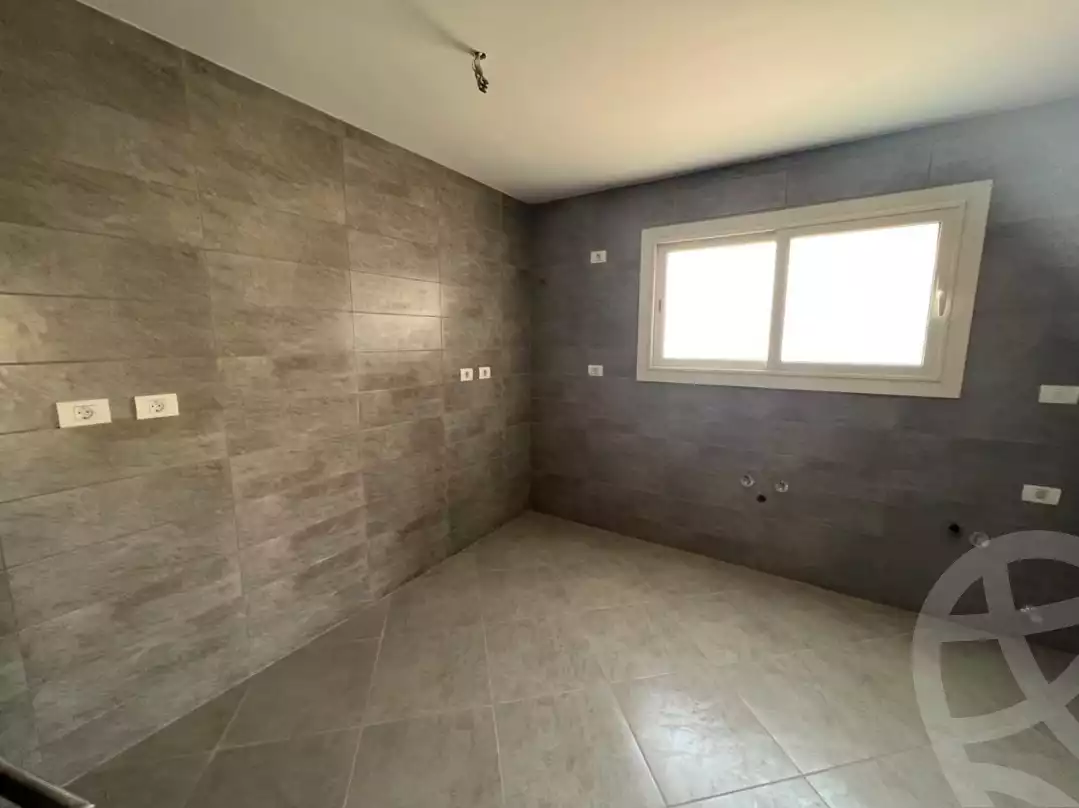 https://aqarmap.com.eg/ar/listing/5603245-for-rent-cairo-6th-of-october-compounds-new-giza-wyst-rydj-ryzydns-nyw-jyz-llttwyr-l-qry