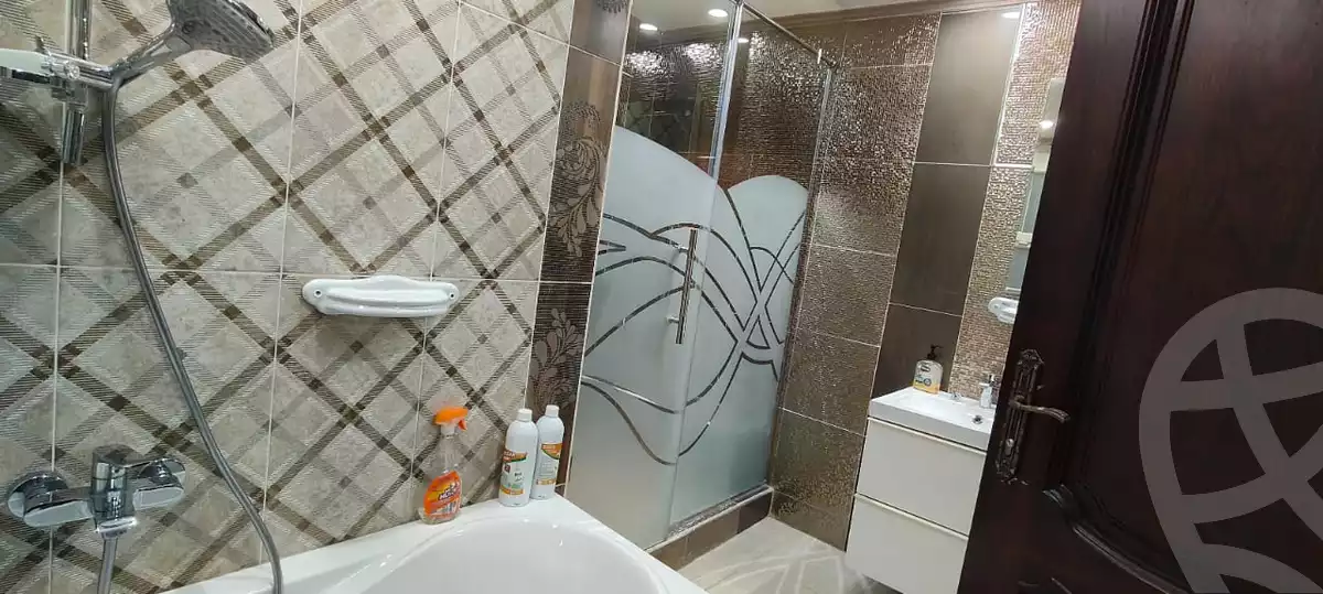 https://aqarmap.com.eg/en/listing/5615832-for-sale-cairo-el-sheikh-zayed-city-compounds-hadayek-el-mohandiseen
