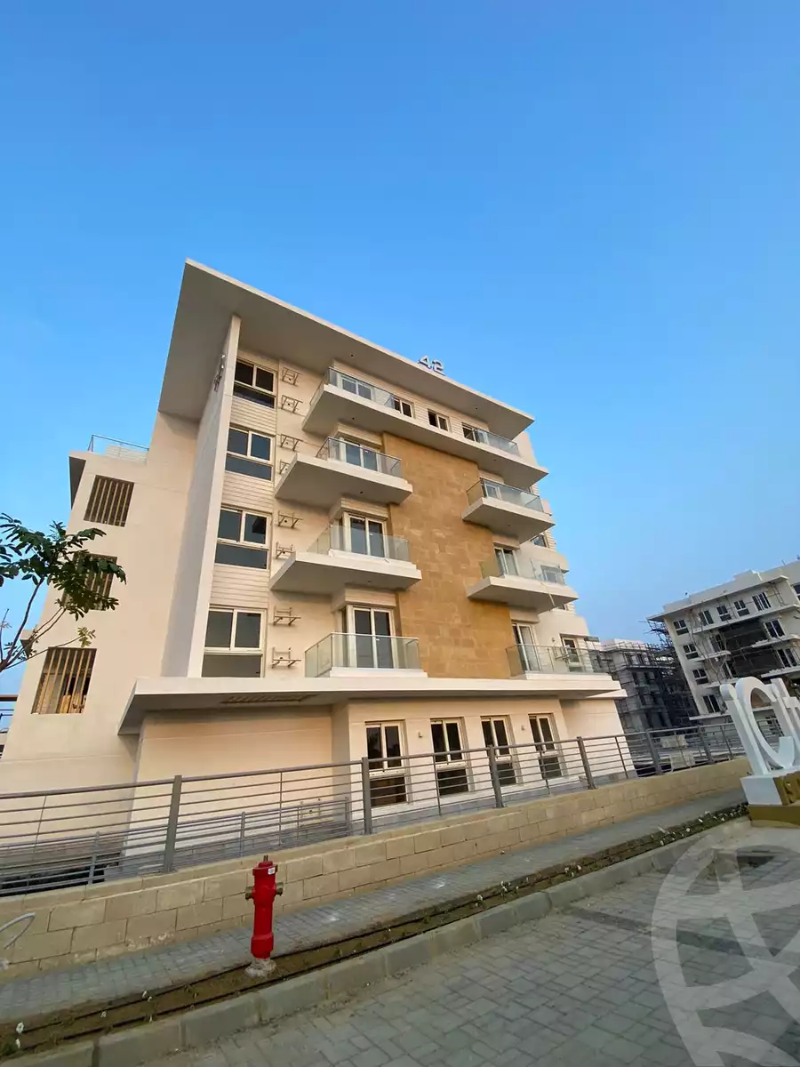 https://aqarmap.com.eg/ar/listing/5620558-for-sale-cairo-new-cairo-compounds-mwntn-fyw-y-syty-club-park-mountain-view-icity