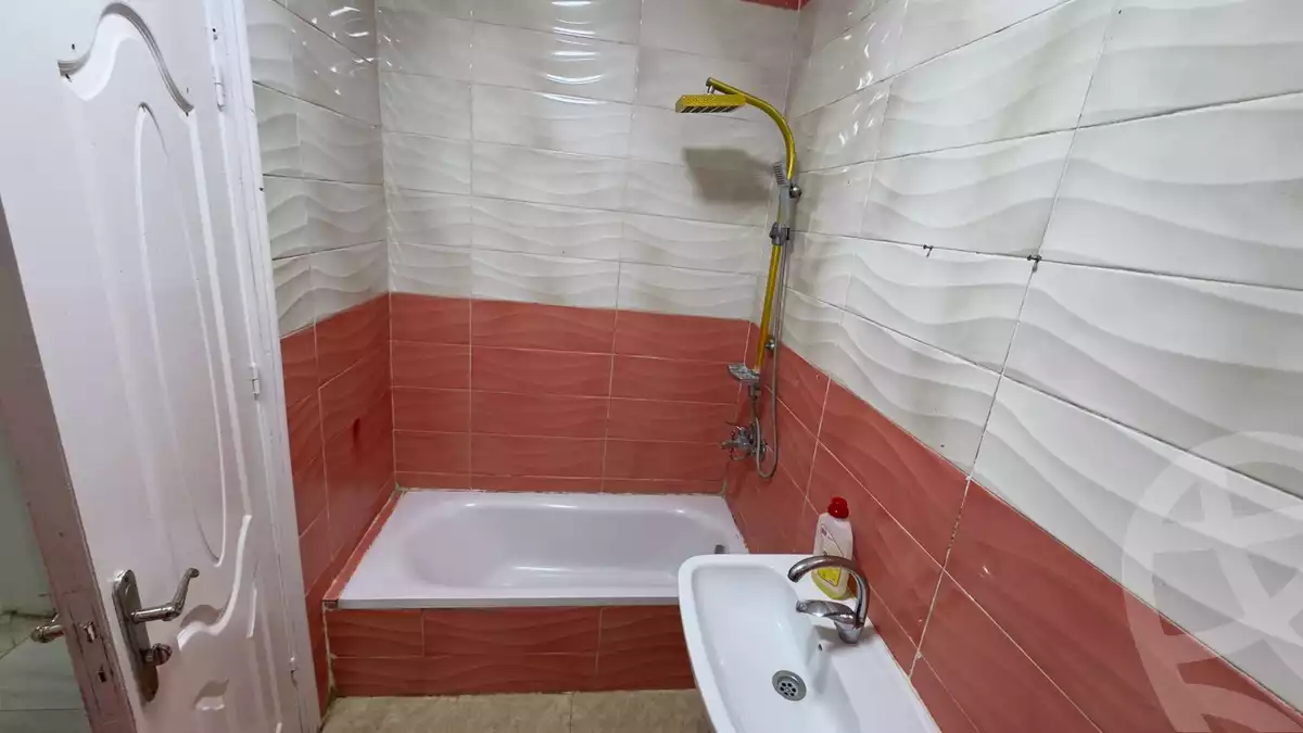https://aqarmap.com.eg/ar/listing/5638777-for-rent-cairo-6th-of-october-el-ahyaa-neighborhood-3rd-al-hay-al-thalith-st