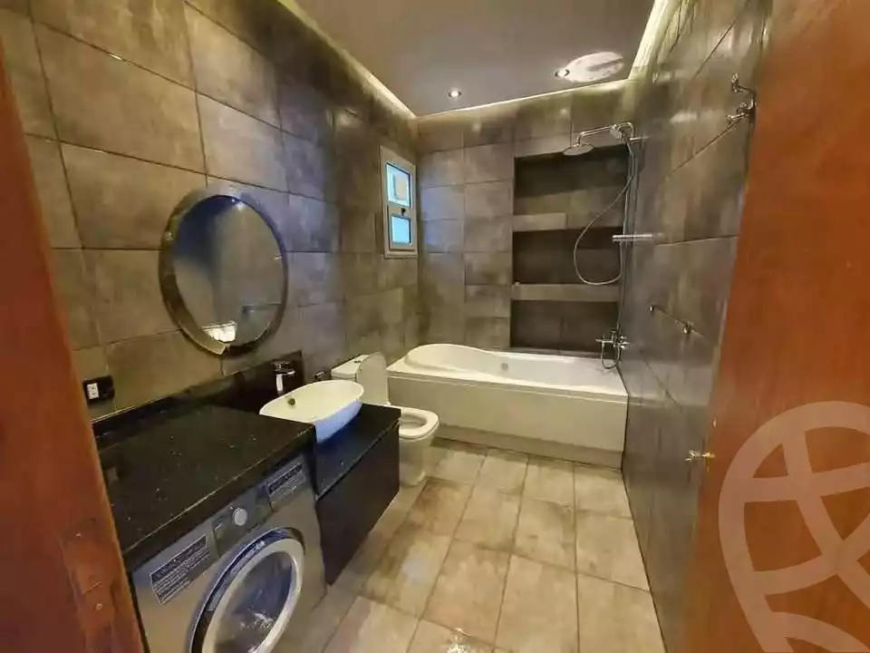 https://aqarmap.com.eg/en/listing/5655473-for-sale-cairo-mokattam-el-hadabah-el-wosta-compounds-vittoria-compound-seven-stars