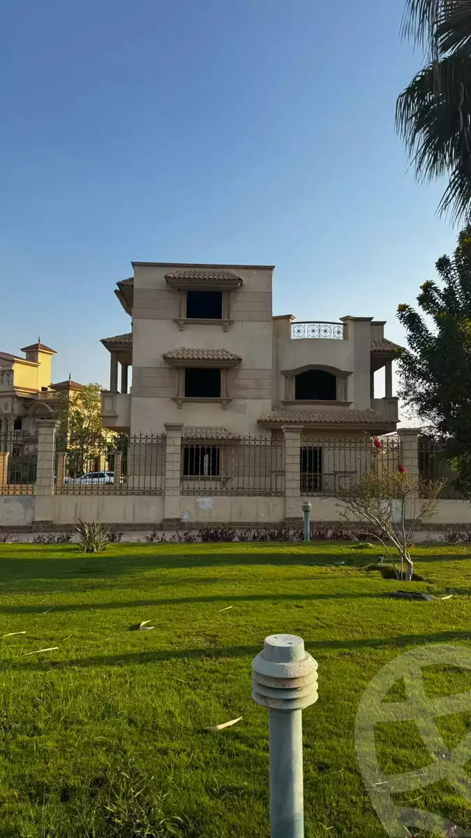 https://aqarmap.com.eg/ar/listing/5705868-for-sale-cairo-el-sheikh-zayed-city-compounds-royal-city
