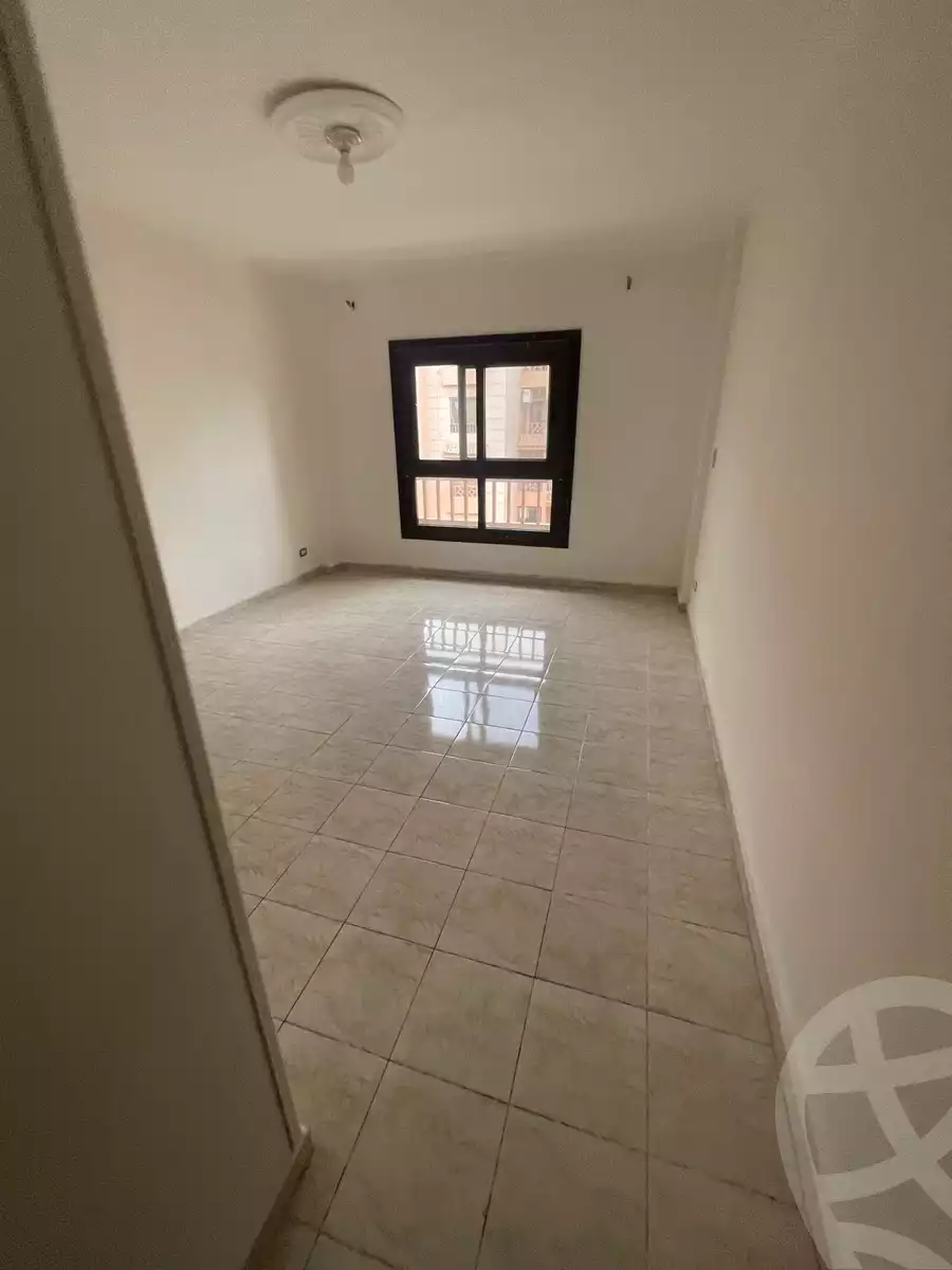 https://aqarmap.com.eg/ar/listing/5731321-for-rent-cairo-new-cairo-lrhb-city-phase-5-talaat-mostafa-st