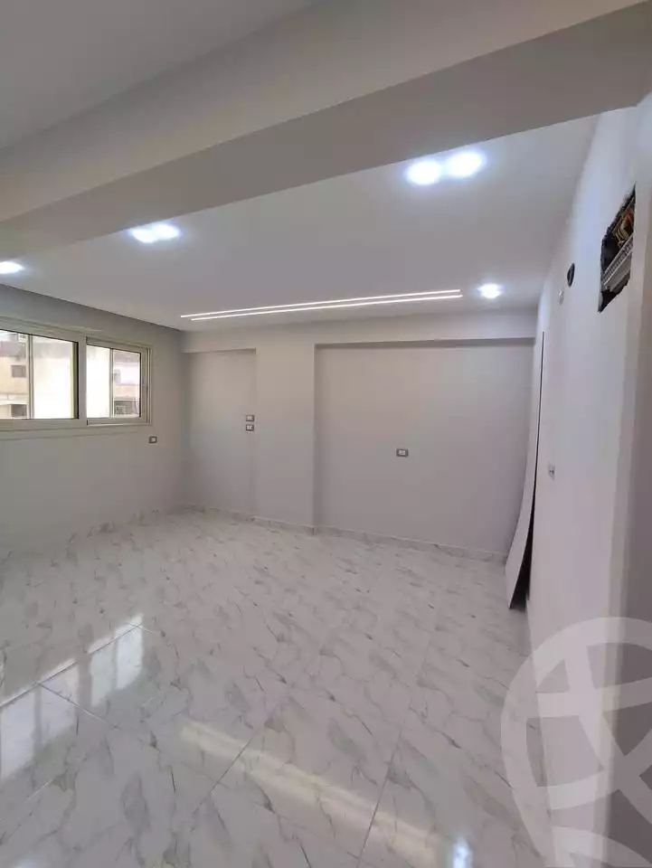 https://aqarmap.com.eg/ar/listing/5738083-for-sale-alexandria-miami-khld-bn-lwlyd