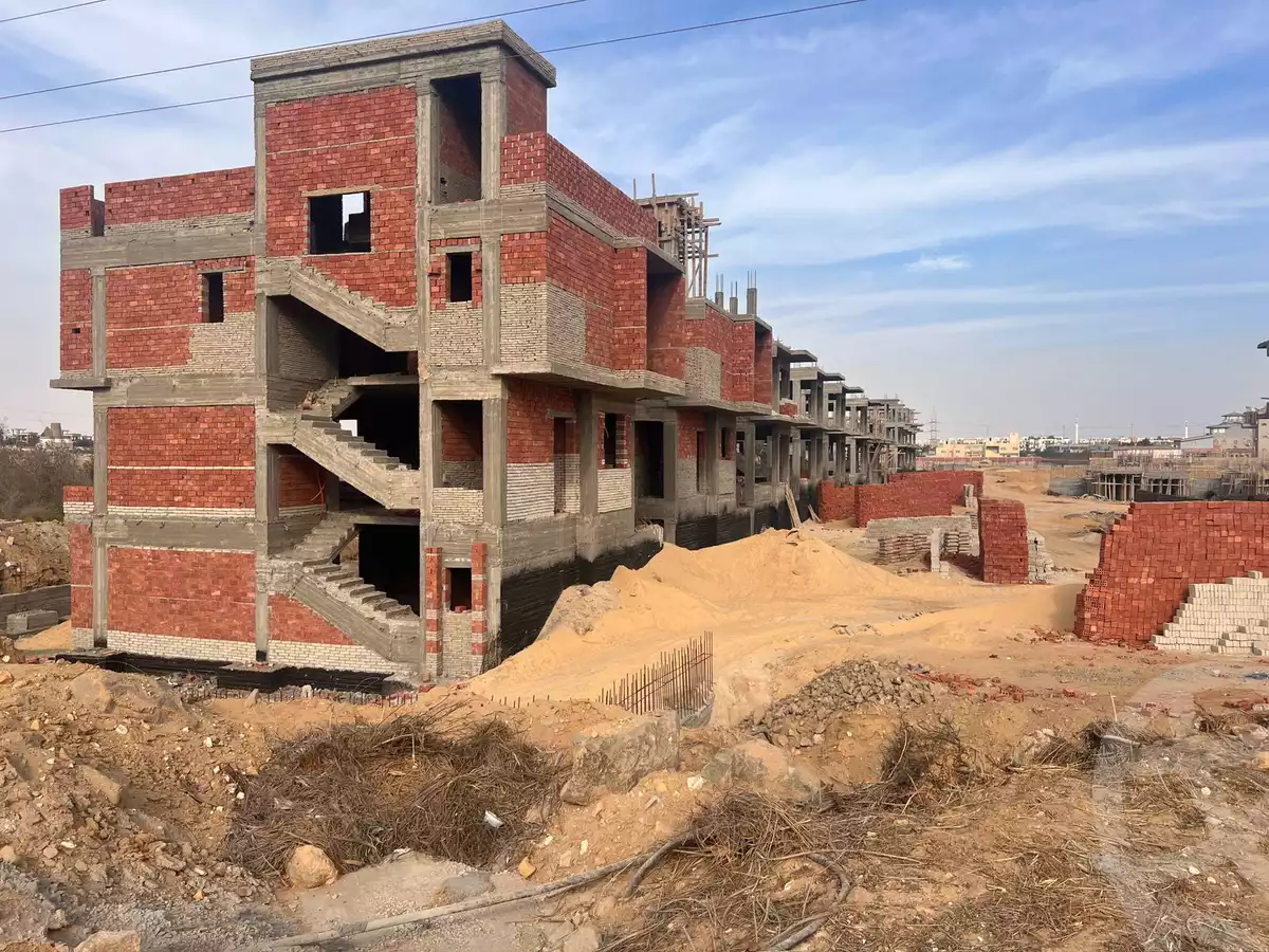 https://aqarmap.com.eg/ar/listing/5746689-for-sale-cairo-el-sheikh-zayed-city-lshykh-zyd-ljdyd-zayed-greens-2-compound-location-development