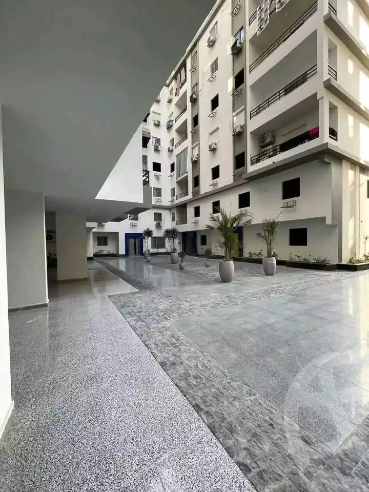 https://aqarmap.com.eg/en/listing/5759812-for-sale-cairo-mokattam-el-hadabah-el-wosta-compounds-vittoria-compound-seven-stars