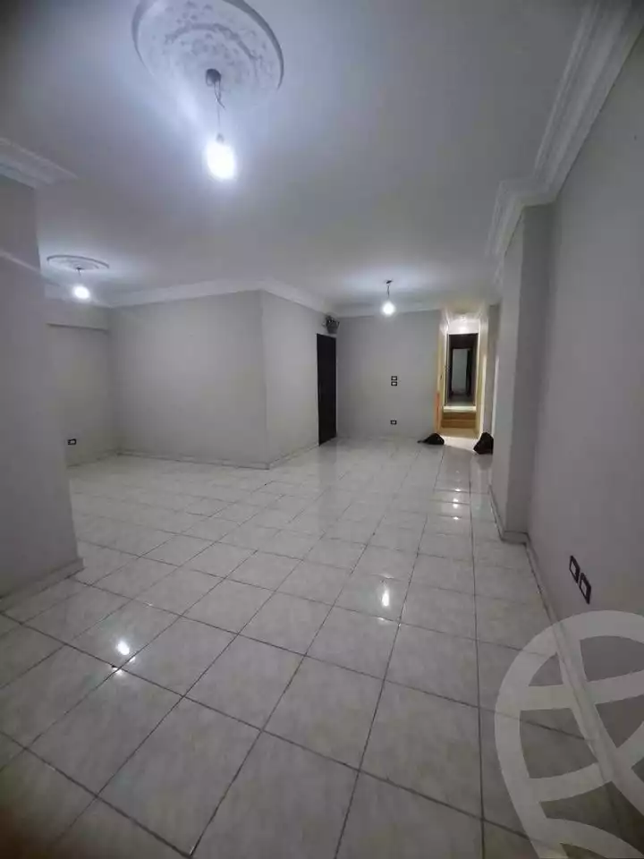 https://aqarmap.com.eg/ar/listing/5775043-for-sale-alexandria-sydy-bshr-sydy-bshr-bhry-shr-mhmwd-l-yswy