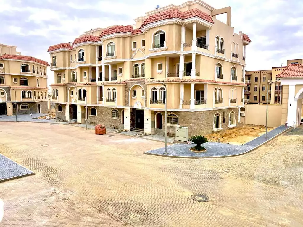 https://aqarmap.com.eg/ar/listing/5788184-for-sale-cairo-6th-of-october-compounds-bhy