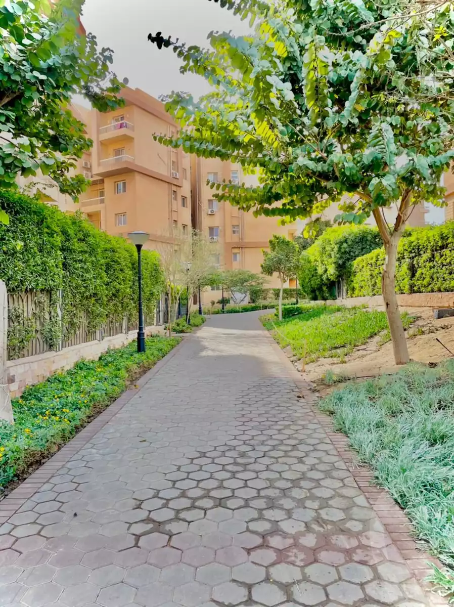 https://aqarmap.com.eg/ar/listing/5814742-for-sale-cairo-6th-of-october-hadaeq-october-kmbwnd-fy-hdyq-ktwbr-ashgar-city