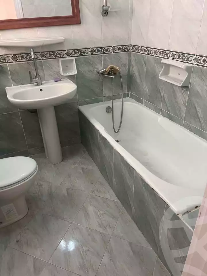 https://aqarmap.com.eg/ar/listing/5845908-for-rent-alexandria-glim-shr-bw-qyr-tryq-lhry