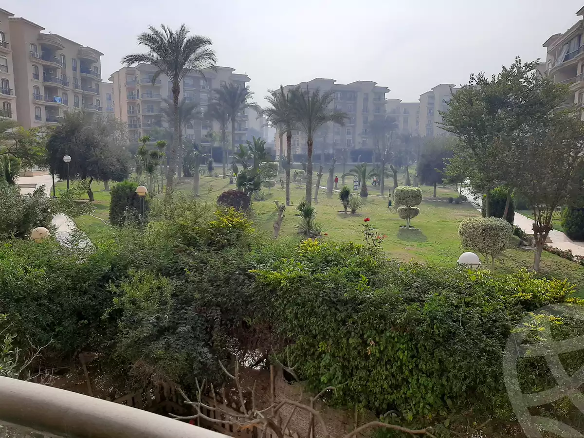 https://aqarmap.com.eg/en/listing/5856395-for-sale-cairo-new-cairo-lrhb-city-phase-8