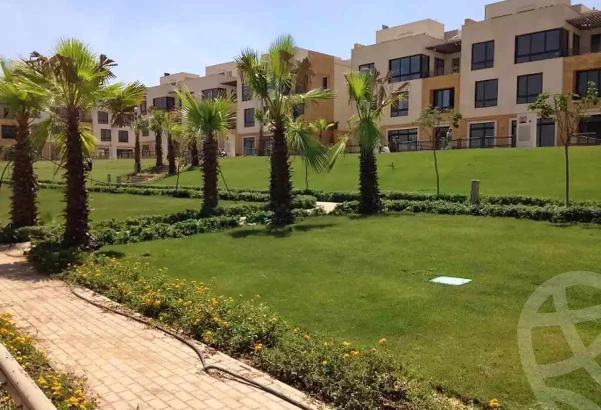 https://aqarmap.com.eg/ar/listing/5861337-for-sale-cairo-el-sheikh-zayed-city-compounds-kmbwnd-wyst-twn-swdyk