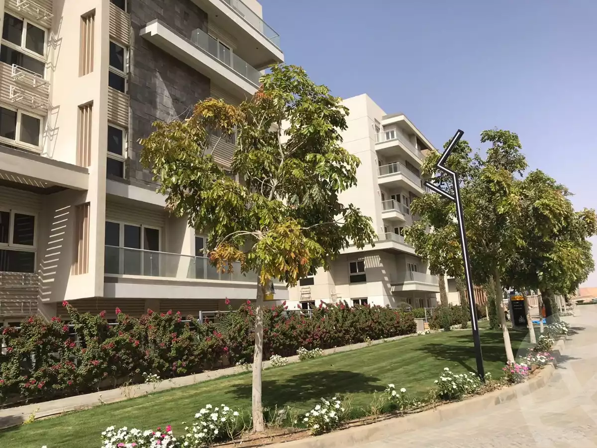 https://aqarmap.com.eg/ar/listing/5863308-for-sale-cairo-new-cairo-compounds-mwntn-fyw-y-syty-club-park-mountain-view-icity