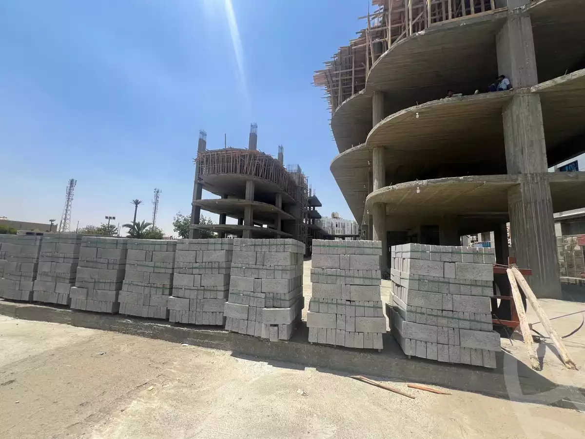https://aqarmap.com.eg/en/listing/5864045-for-sale-cairo-el-sheikh-zayed-city-compounds-101-mall