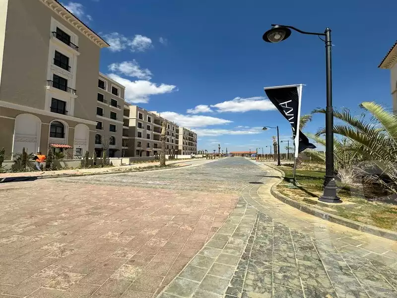 https://aqarmap.com.eg/en/listing/5885340-for-sale-cairo-el-sheikh-zayed-city-compounds-kmbwnd-fyldj-wyst-dr-llttwyr