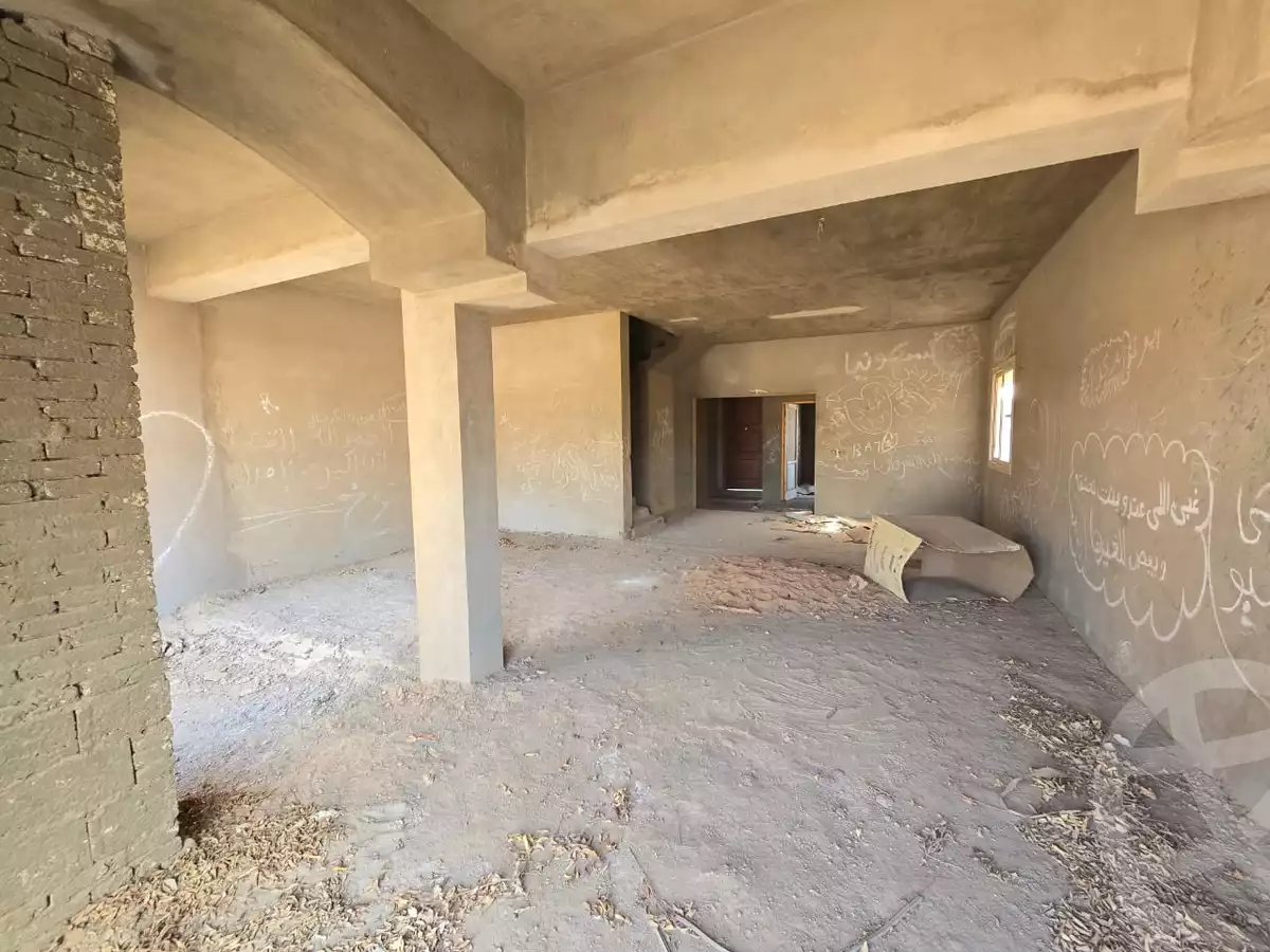 https://aqarmap.com.eg/en/listing/5889056-for-sale-cairo-el-sheikh-zayed-city-compounds-royal-meadows