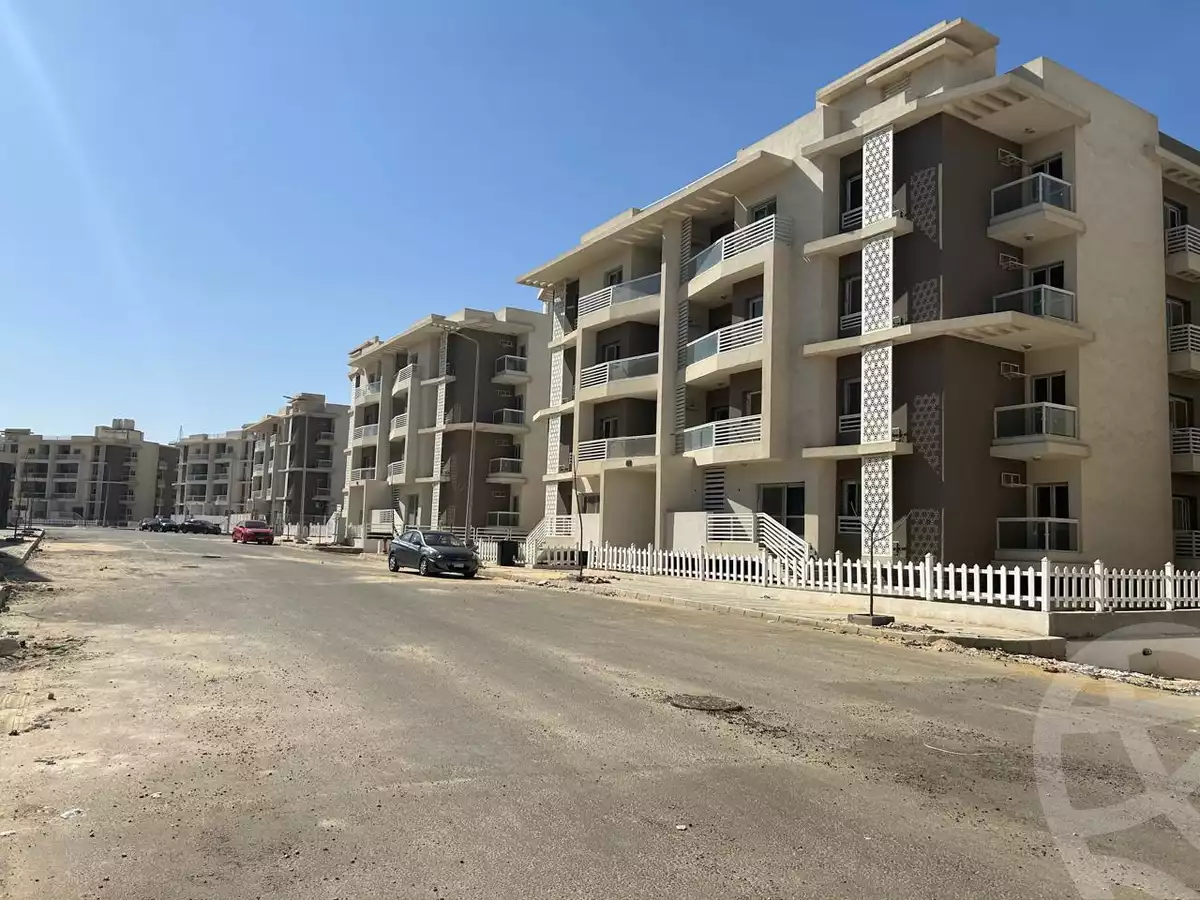 https://aqarmap.com.eg/ar/listing/5901108-for-sale-cairo-el-sheikh-zayed-city-compounds-el-khamayel