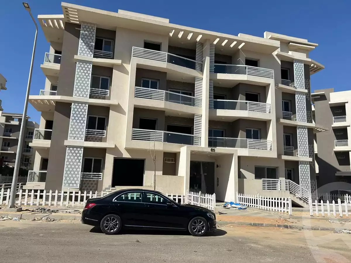 https://aqarmap.com.eg/ar/listing/5901108-for-sale-cairo-el-sheikh-zayed-city-compounds-el-khamayel