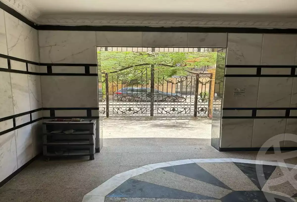 https://aqarmap.com.eg/ar/listing/5906513-for-sale-cairo-6th-of-october-el-ahyaa-neighborhood-2nd-divided-from-al-kafrawei-st