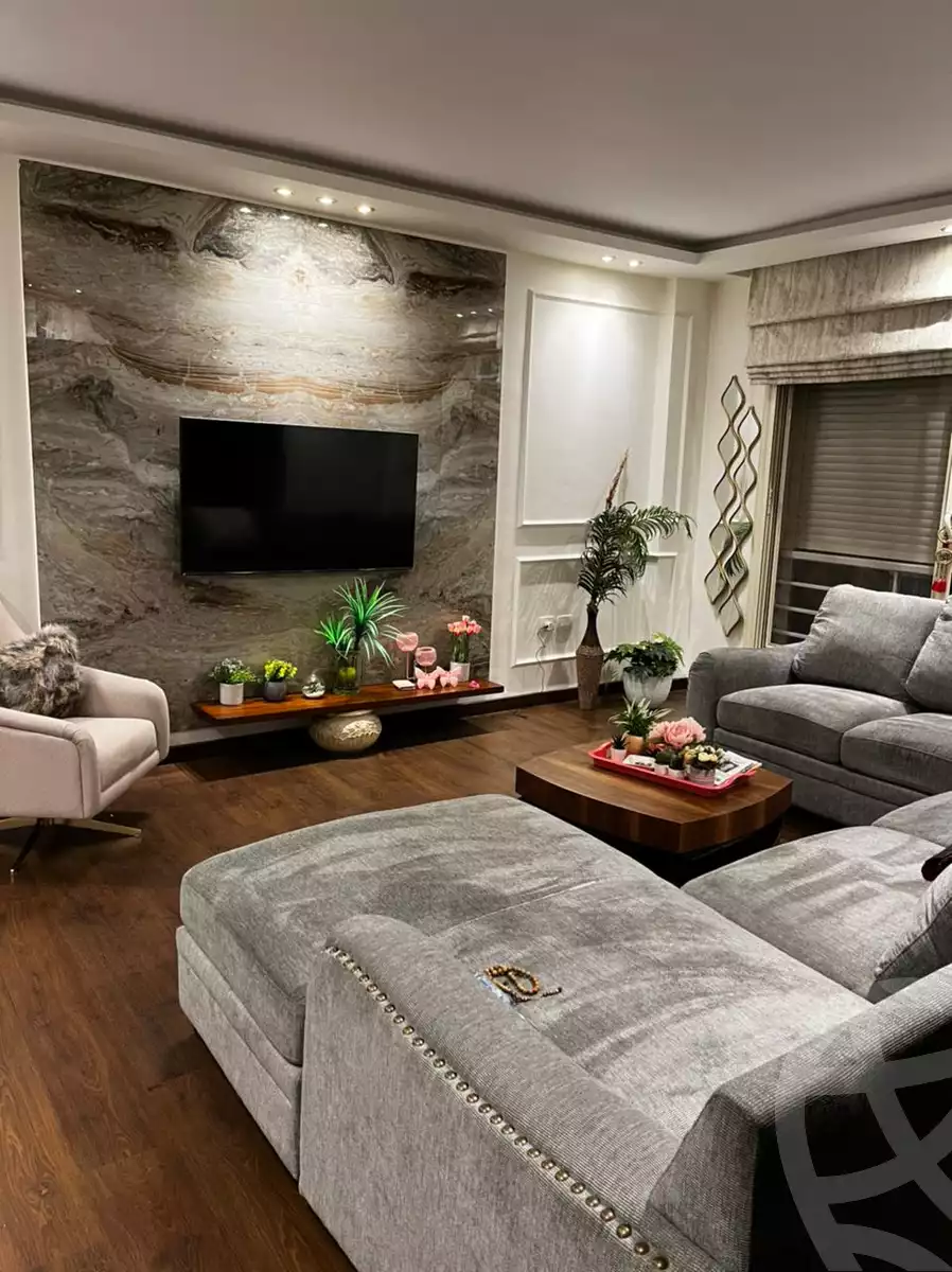 https://aqarmap.com.eg/en/listing/5932078-for-sale-cairo-el-sheikh-zayed-city-compounds-jn-1