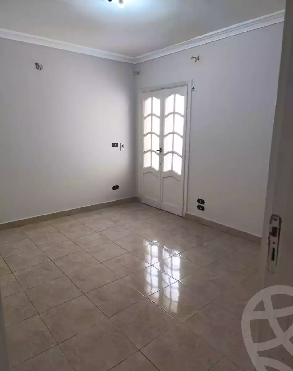 https://aqarmap.com.eg/ar/listing/5933017-for-rent-cairo-mokattam-compounds-kmbwnd-rwyl-jrdnz