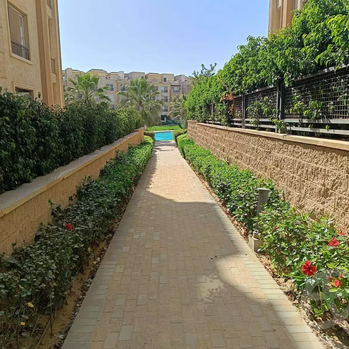 https://aqarmap.com.eg/en/listing/5934798-for-sale-cairo-new-cairo-compounds-stwn-ryzydns-by-ar-y-llttwyr
