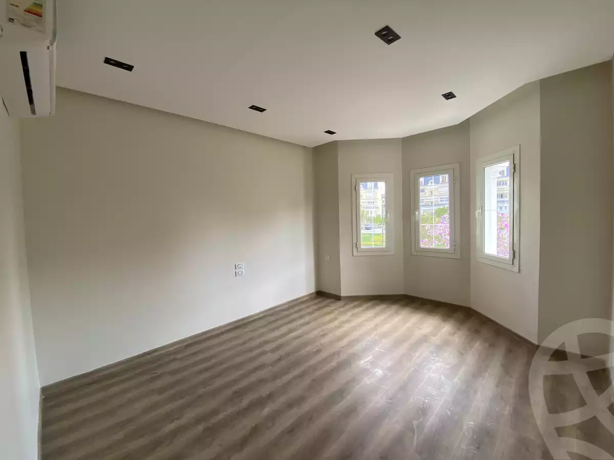 https://aqarmap.com.eg/en/listing/5935723-for-rent-cairo-new-cairo-compounds-mountain-view-hyde-park
