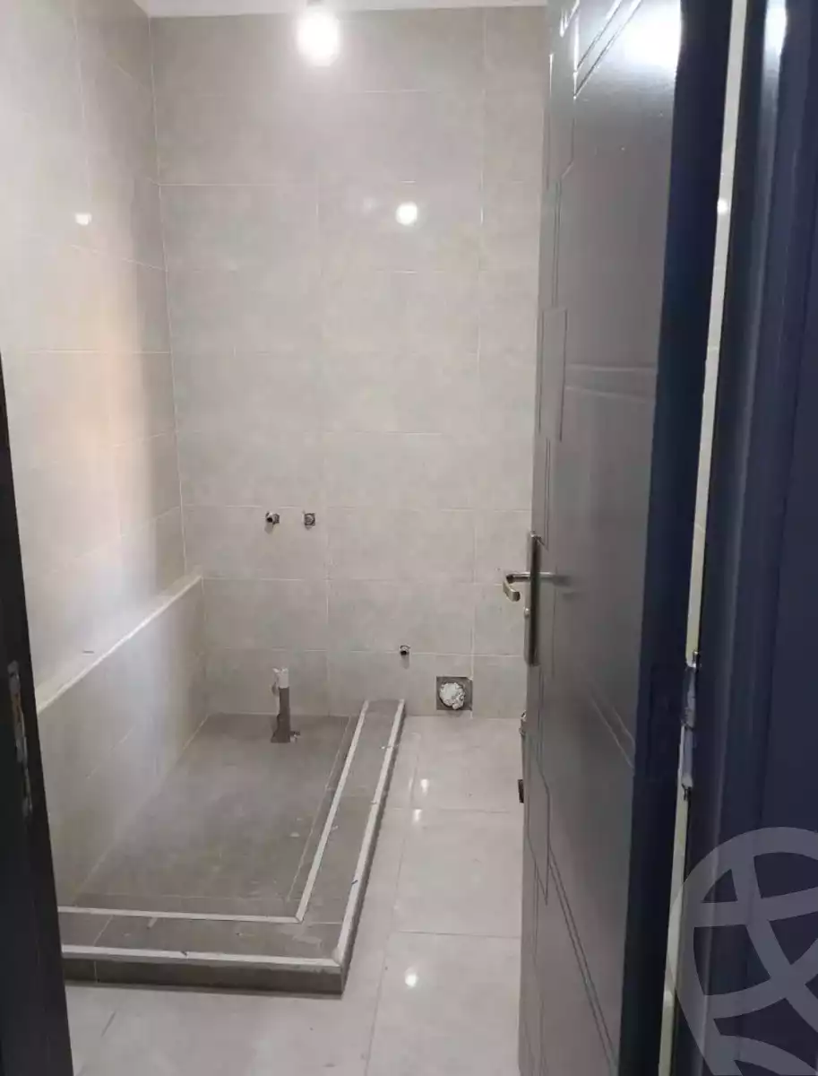 https://aqarmap.com.eg/ar/listing/5939256-for-rent-cairo-mokattam-compounds-kmbwnd-rwyl-jrdnz
