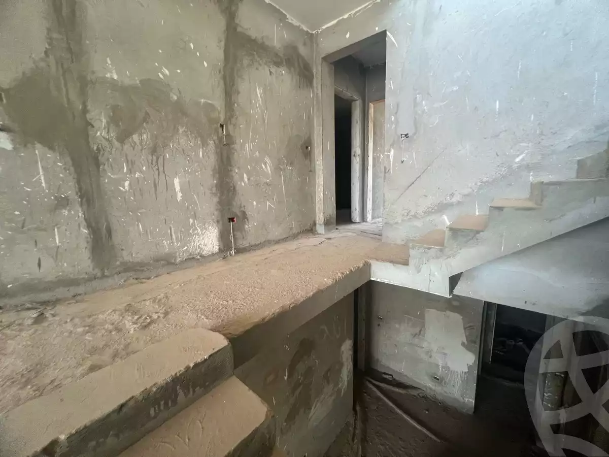https://aqarmap.com.eg/en/listing/5939697-for-sale-cairo-el-sheikh-zayed-city-compounds-kmbwnd-wyst-twn-swdyk