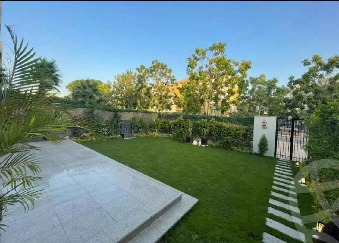 https://aqarmap.com.eg/en/listing/5950644-for-sale-cairo-el-sheikh-zayed-city-compounds-kmbwnd-wyst-twn-swdyk