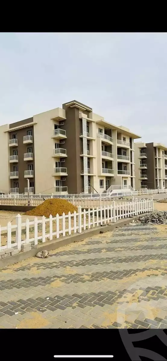 https://aqarmap.com.eg/en/listing/5970112-for-sale-cairo-el-sheikh-zayed-city-compounds-el-khamayel