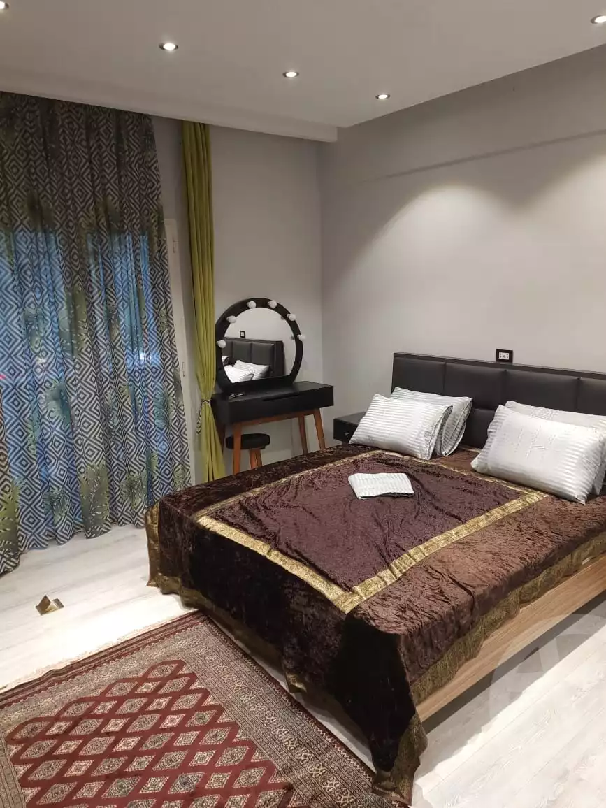 https://aqarmap.com.eg/ar/listing/5977537-for-rent-cairo-new-cairo-compounds-hyde-park-centre-ville-hyde-park
